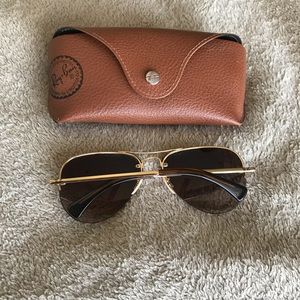 Ray ban aviator; gold with brown lens